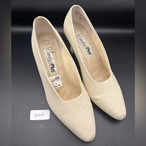 Vintage classics Comfort Plus pumps in a Ivory color and Linen Fabric - Size 6